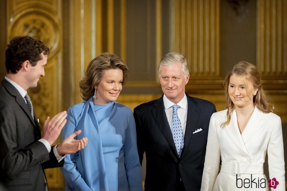 Isabel de Bélgica en la celebración de su 18 cumpleaños con los Reyes de Bélgica y Amadeo de Bélgica y Austria