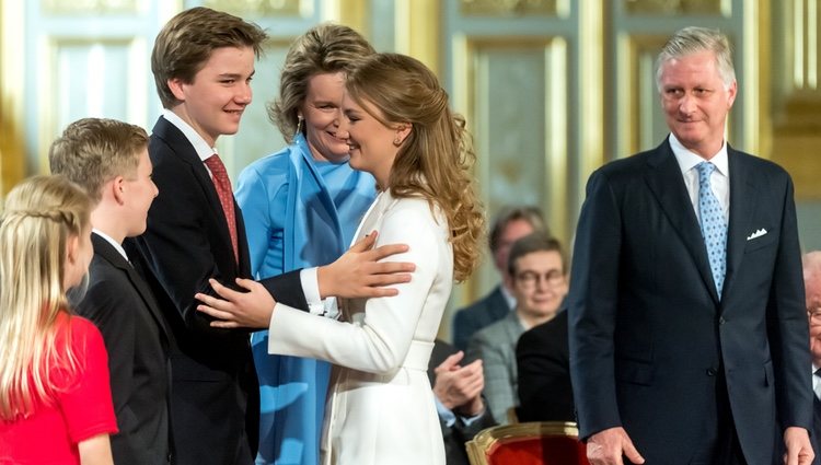 Isabel de Bélgica recibe la felicitación de sus padres y hermanos en su 18 cumpleaños