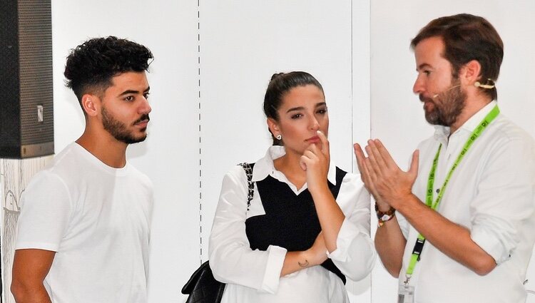 Alma Bollo junto a su novio en la Feria de la Moda de Sevilla