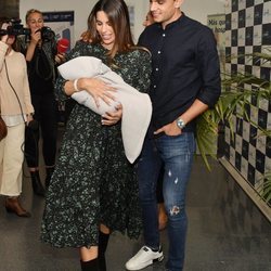 Melissa Jiménez y Marc Bartra presentan a su tercer hijo