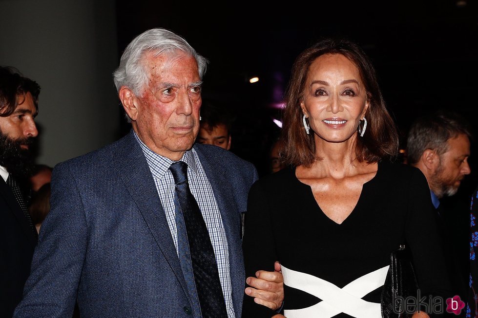 Isabel Presyler con Mario Vargas Llosa en la presentación de su libro