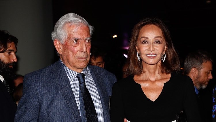 Isabel Presyler con Mario Vargas Llosa en la presentación de su libro