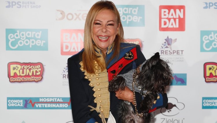 Ana Obregón con su mascota en el evento de su hijo PETrificante