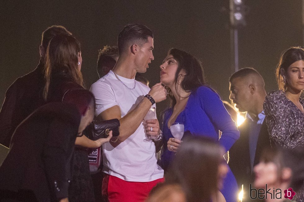 Cristiano Ronaldo, muy cariñosos con Georgina Rodríguez en los Premios MTV EMA 2019 en Sevilla