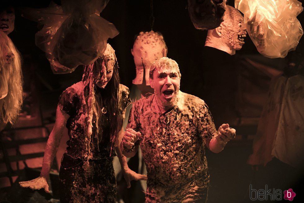 Maestro Joao y Adara en la gala 9 de 'GH VIP 7' en el túnel del terror de la noche de Halloween