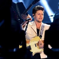 Niall Horan actuando en los MTV EMAs 2019