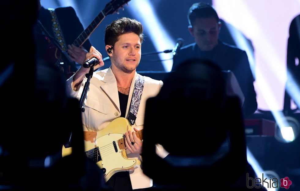 Niall Horan actuando en los MTV EMAs 2019