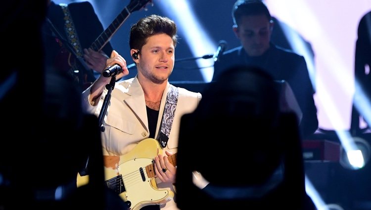 Niall Horan actuando en los MTV EMAs 2019