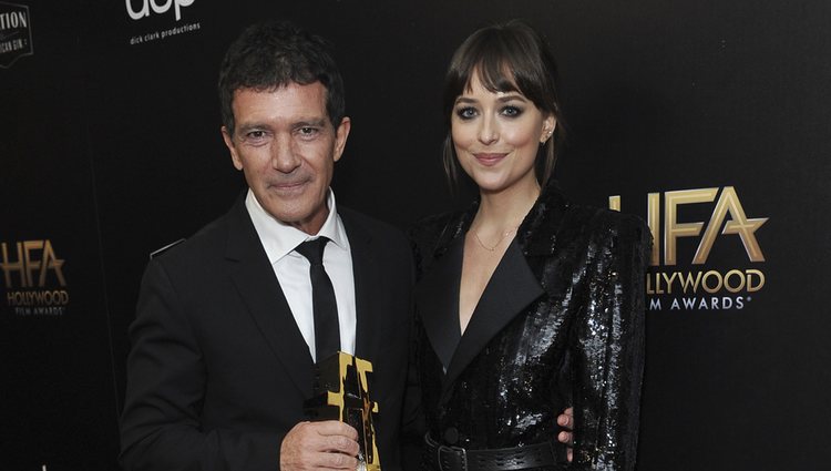 Antonio Banderas y Dakota Johnson juntos en el photocall