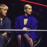 Anwar Hadid y Dua Lipa durante la gala de los MTV EMAs 2019