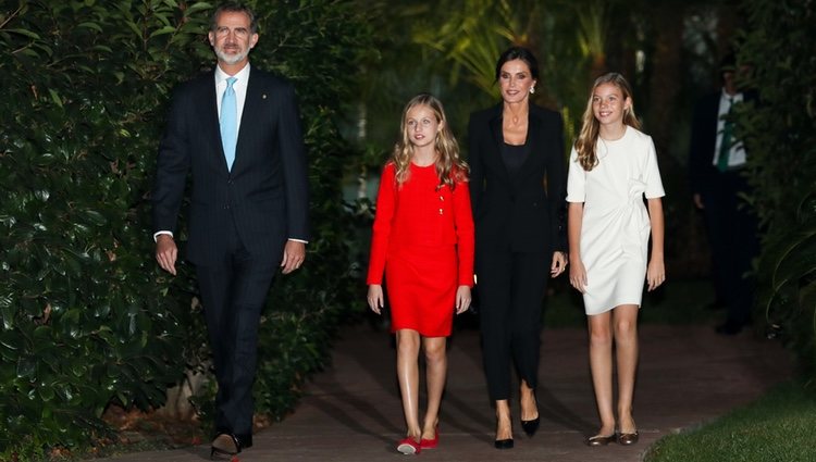 Los Reyes Felipe y Letizia, la Princesa Leonor y la Infanta Sofía a su llegada a los Premios Princesa de Girona 2019