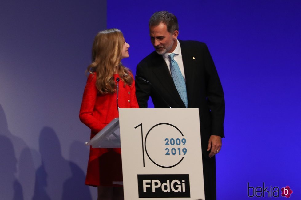 El Rey Felipe felicita a la Princesa Leonor por su primer discurso en los Premios Princesa de Girona 2019