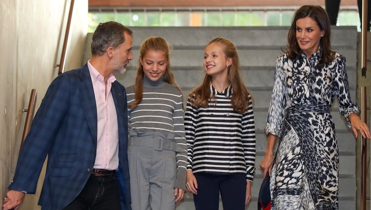 Los Reyes Felipe y Letizia, la Princesa Leonor y la Infanta Sofía, muy cómplices en los actos de la Fundación Princesa de Girona