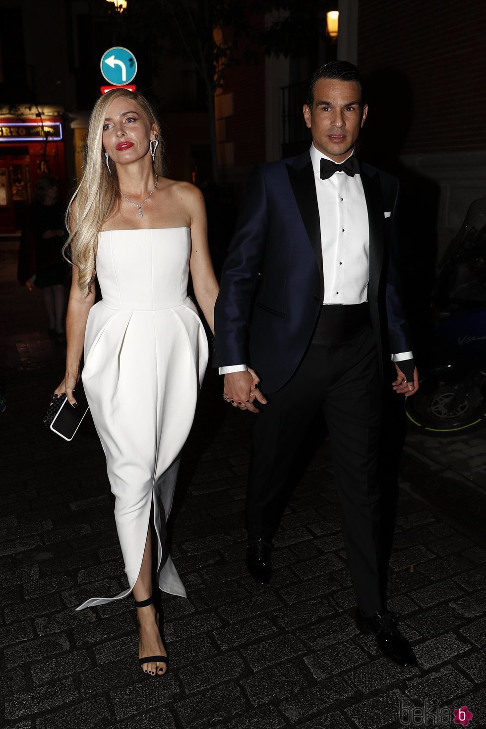 José María Manzanares y Rocio Escalena llegando a los premios Harper's Bazaar 2019