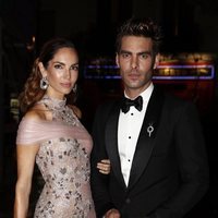 Nieves Álvarez y Jon Kortajarena llegando a los premios Harper's Bazaar 2019