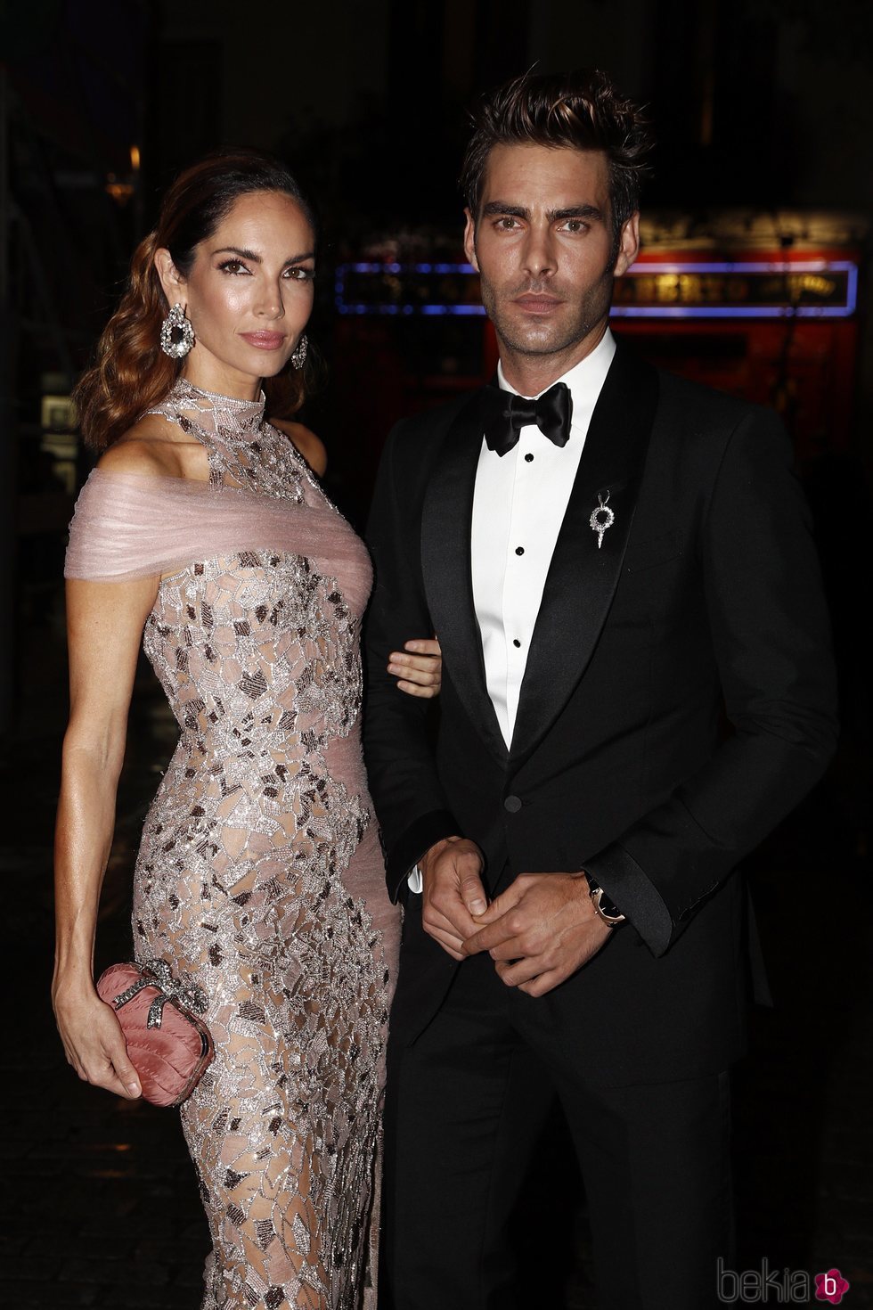 Nieves Álvarez y Jon Kortajarena llegando a los premios Harper's Bazaar 2019