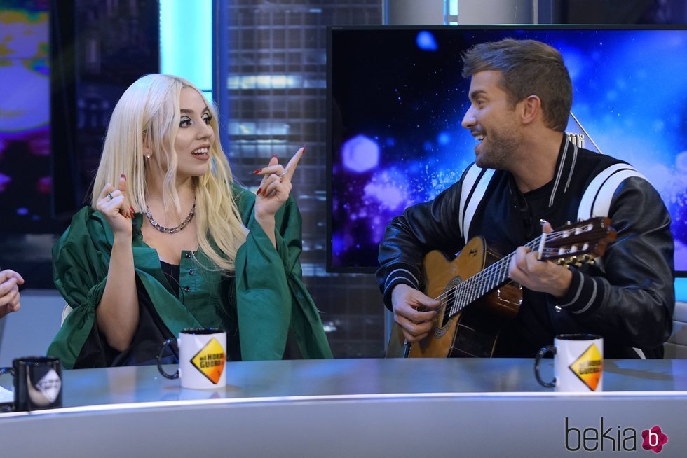 Ava Max y Pablo Alborán durante su visita a 'El Hormiguero' para presentar 'Tabú'