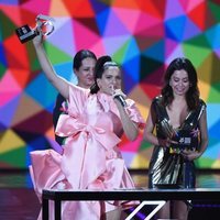 Rosalía recogiendo el Premio Artista del Año en Los 40 Music Awards 2019