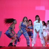 Aitana Ocaña bailando en su actuación en Los 40 Music Awards 2019