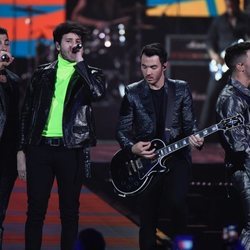 Los Jonas Brothers con Sebastián Yatra en Los 40 Music Awards 2019