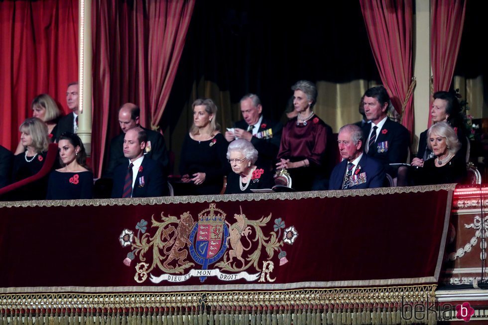 Los Duques de Cambridge, la Reina Isabel y los Duques de Cornualles en el concierto del Día del Recuerdo 2019