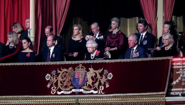 Los Duques de Cambridge, la Reina Isabel y los Duques de Cornualles en el concierto del Día del Recuerdo 2019