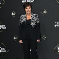 Kris Jenner en la alfombra roja de los People's Choice Awards 2019