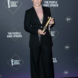 Pink posando con su People's Champion 2019 en los People's Choice Awards 2019