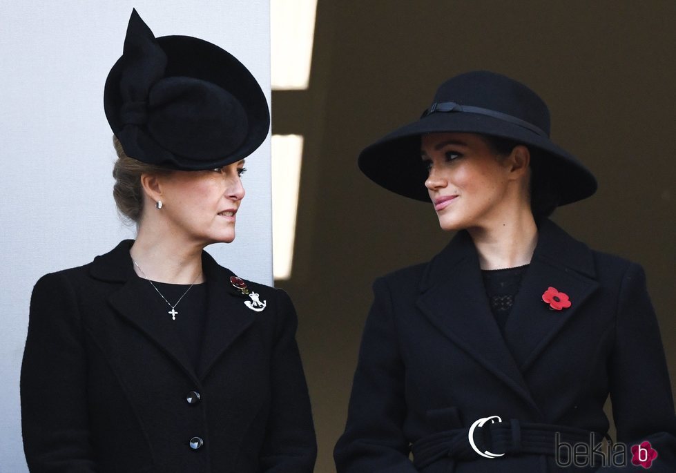 Sophie Rhys-Jones y Meghan Markle en el Día del Recuerdo 2019