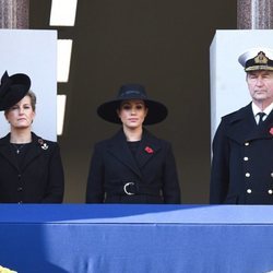 Sophie Rhys-Jones, Meghan Markle y Sir Timothy Laurence en el Día del Recuerdo 2019