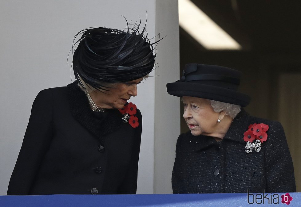 La Reina Isabel y Camilla Parker en el Día del Recuerdo 2019