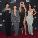 Kris Jenner, Kourtney, Khloe y Kim Kardashian en la alfombra roja de los People's Choice Awards 2019