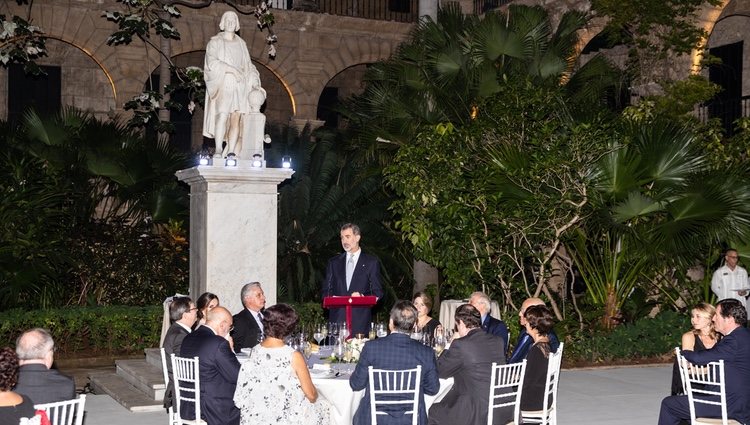 El Rey Felipe dando un discurso en la cena en honor al Presidente de Cuba en su Visita de Estado a Cuba