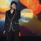 Sebastián Yatra actuando en el premio Persona del Año 2019 en los Grammy Latino