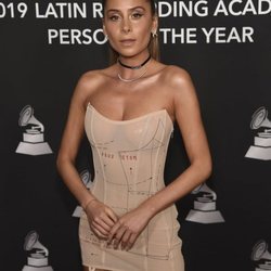 Cami en la alfombra roja del premio Persona del Año 2019 en los Grammy Latino