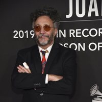 Fito Paez en la alfombra roja del premio Persona del Año 2019 en los Grammy Latino