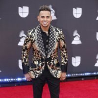 Ozuna en la alfombra roja de los premios Grammy Latino 2019