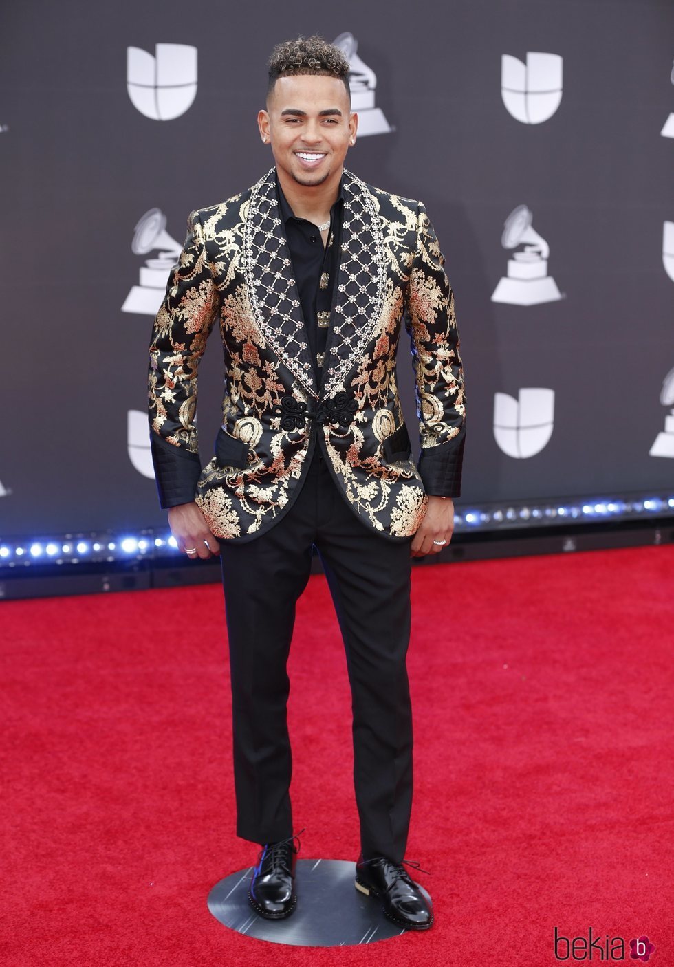 Ozuna en la alfombra roja de los premios Grammy Latino 2019