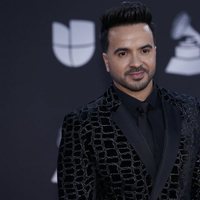 Luis Fonsi en la alfombra roja de los premios Grammy Latino 2019