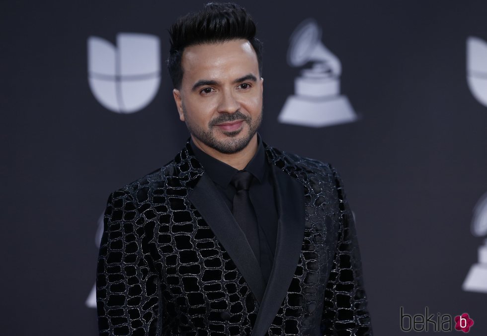 Luis Fonsi en la alfombra roja de los premios Grammy Latino 2019