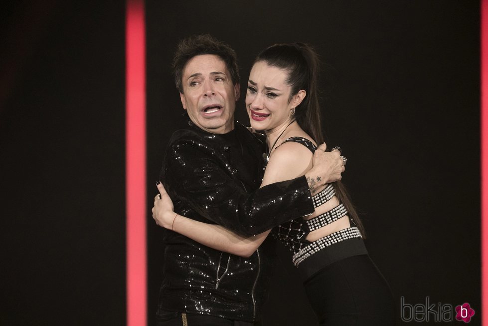 Adara y Maestro Joao se abrazan muy tristes tras su expulsión en la gala 11 de 'GH VIP 7'