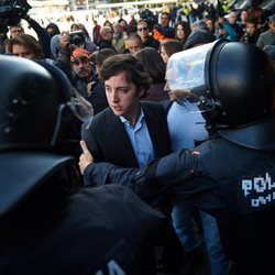 El Pequeño Nicolás escoltado por la Policía en la estación de Sants