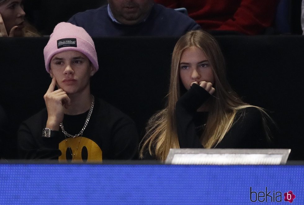 Romeo Beckham y Mia Moocher en la final del Masters de Londres 2019