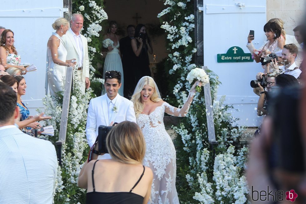 Devon Windsor y su marido Johnny Dex saliendo de la iglesia