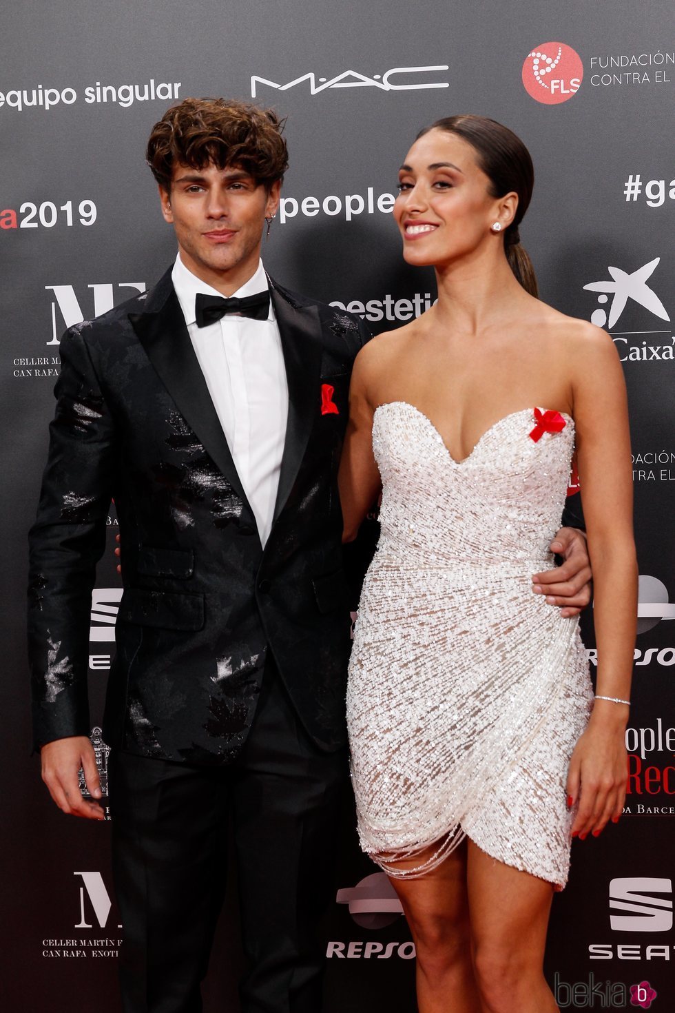 Sergio Carvajal y su novia en la gala People in Red 2019