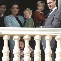 Carolina de MÃ³naco, Pierre Casiraghi y Beatrice Borromeo con sus hijos Stefano y Francesco y su sobrina India Casiraghi en el DÃ­a Nacional de MÃ³naco