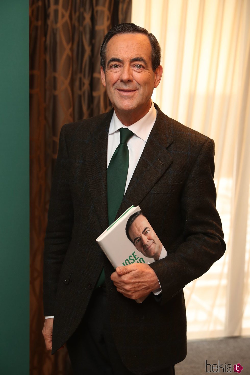 José Bono, muy sonriente en la presentación de su libro 'Se levanta la sesión'