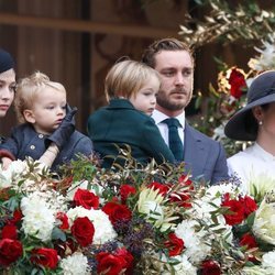 Pierre Casiraghi y Beatrice Borromeo con sus hijos Stefano y Francesco y con Tatiana Santo Domingo en el Día Nacional de Mónaco 2019