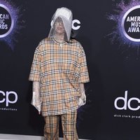 Billie Eilish en la alfombra roja de los premios AMAs 2019