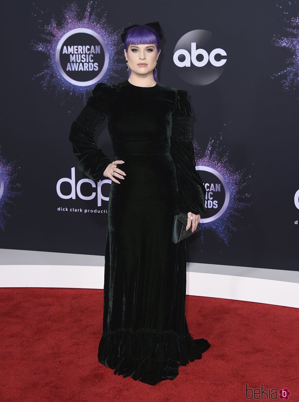 Kelly Osbourne en la alfombra roja de los premios AMAs 2019